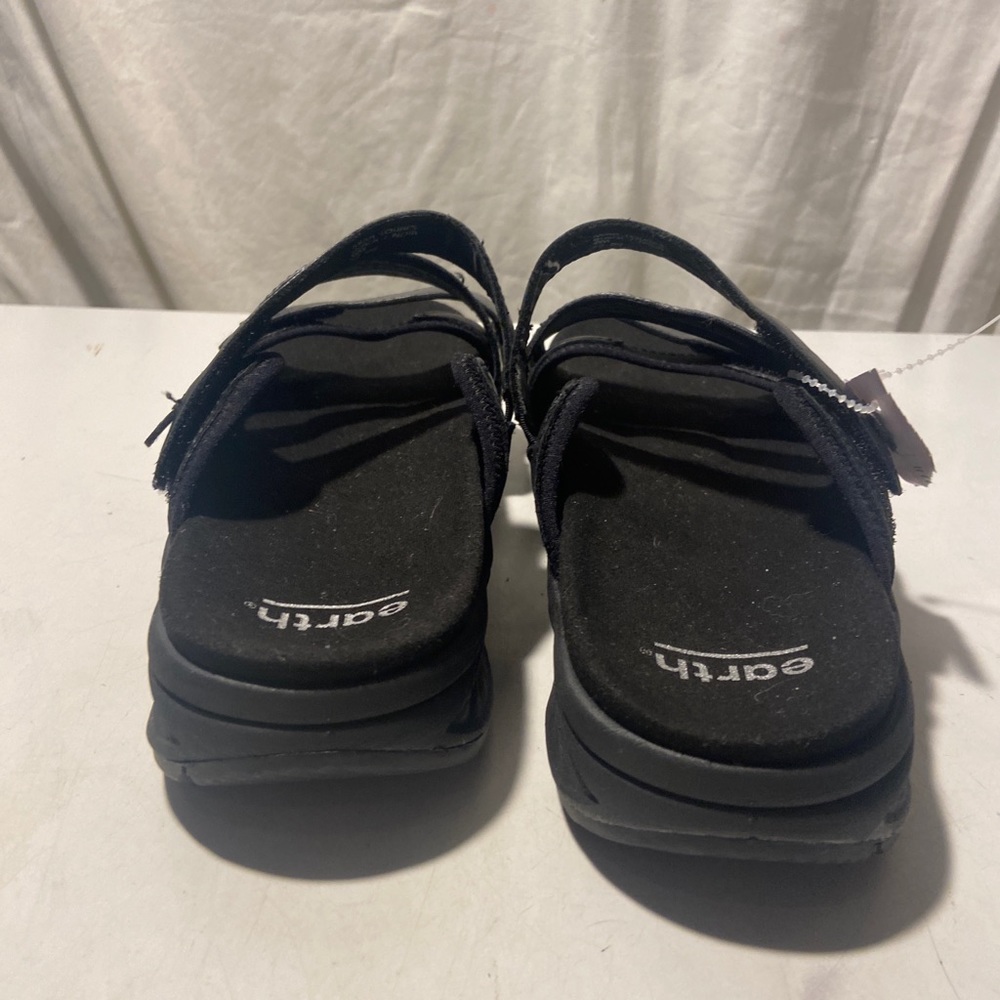 Earth black leather 3 strap flat sandals size 9 NWT - Picture 3 of 6